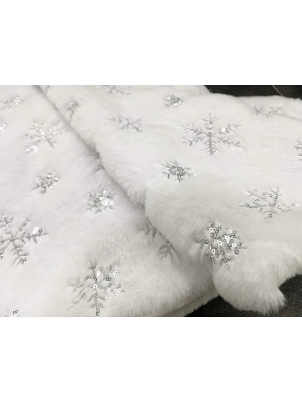 48-Inch White Faux Fur Christmas Tree Skirt with Sequin Snowflakes - Holiday